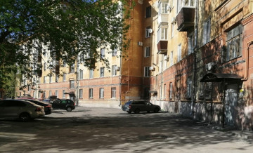 Установка козырьков над входами в подъезды